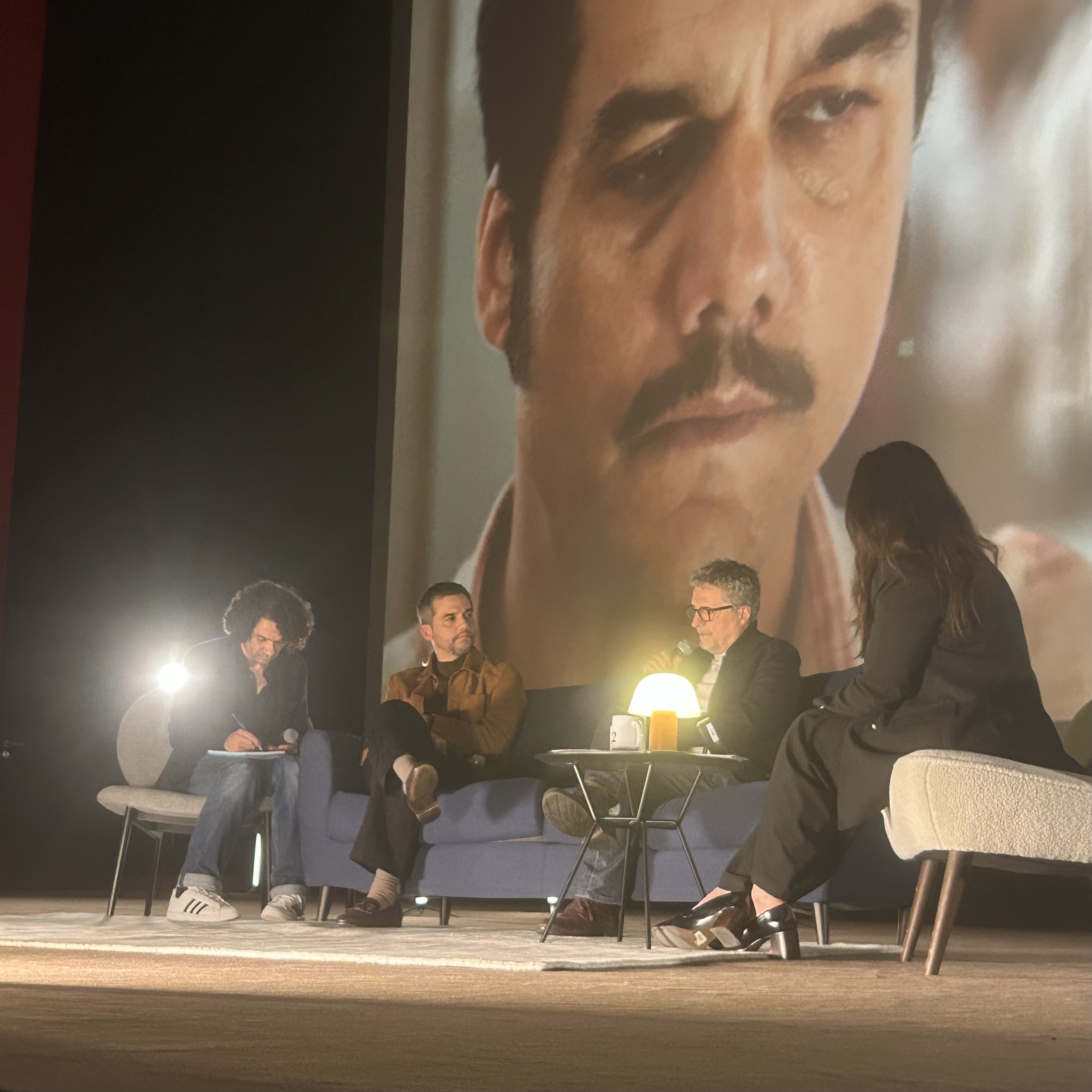 Wagner Moura et Kleber Mendonça Filho débattent de cinéma et de l’importance de ne pas oublier la dictature militaire au Brésil lors d’une séance suivie d’une masterclass à Paris