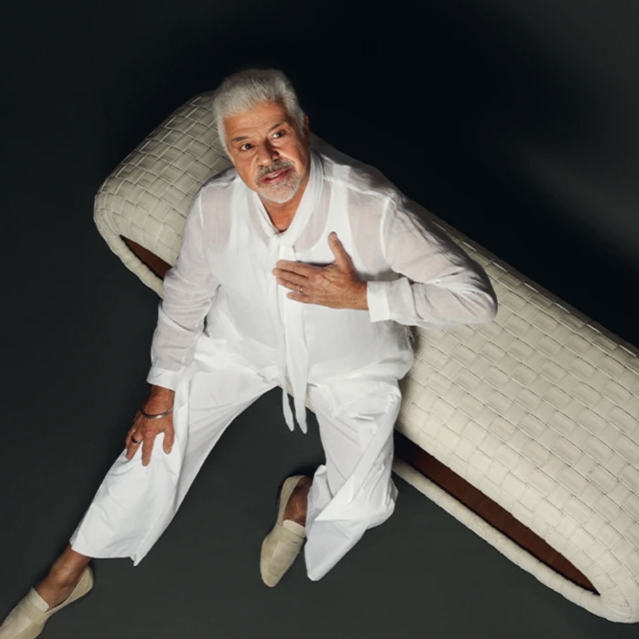 Icône de la pop brésilienne, le chanteur, compositeur et guitariste Lulu Santos se produit pour la première fois à Paris après 50 ans de carrière